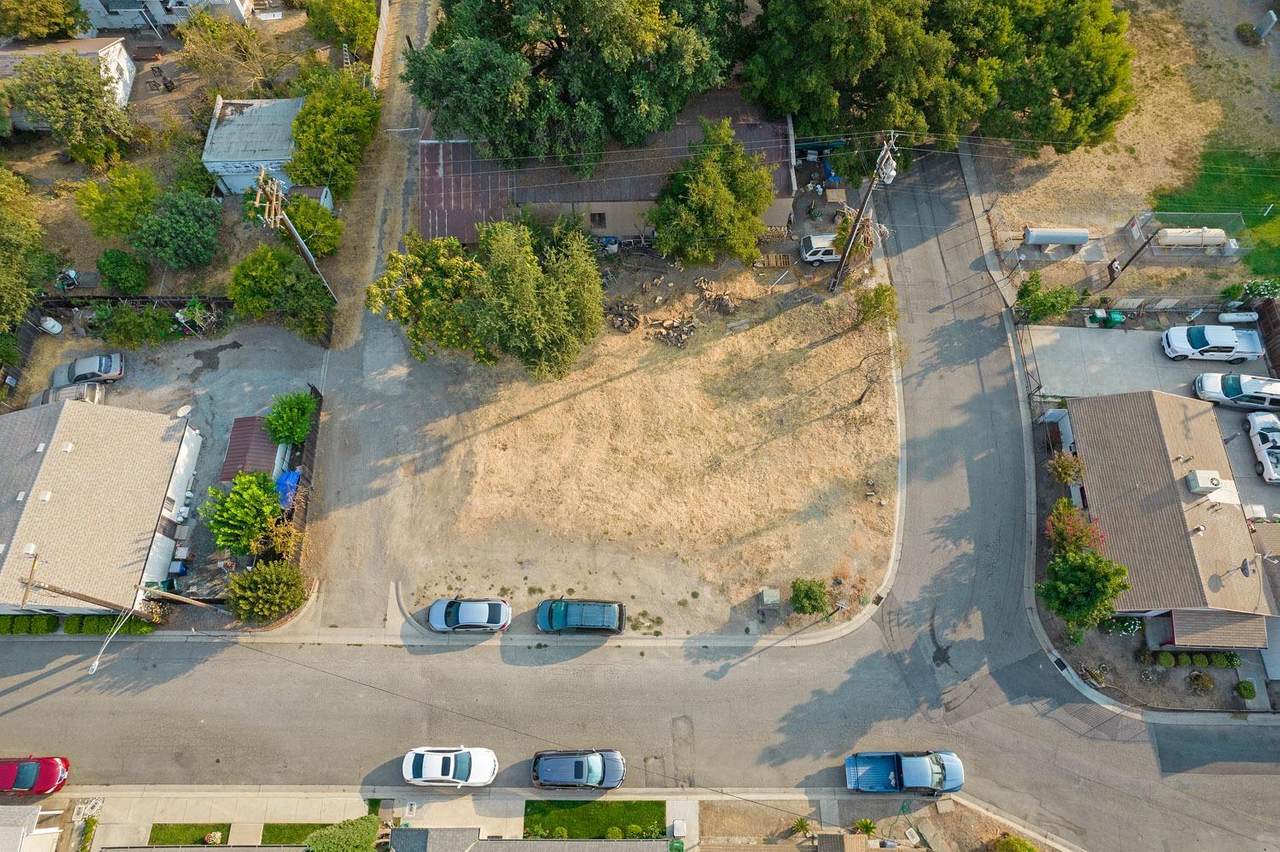 1319 Lord Street - Photo 1