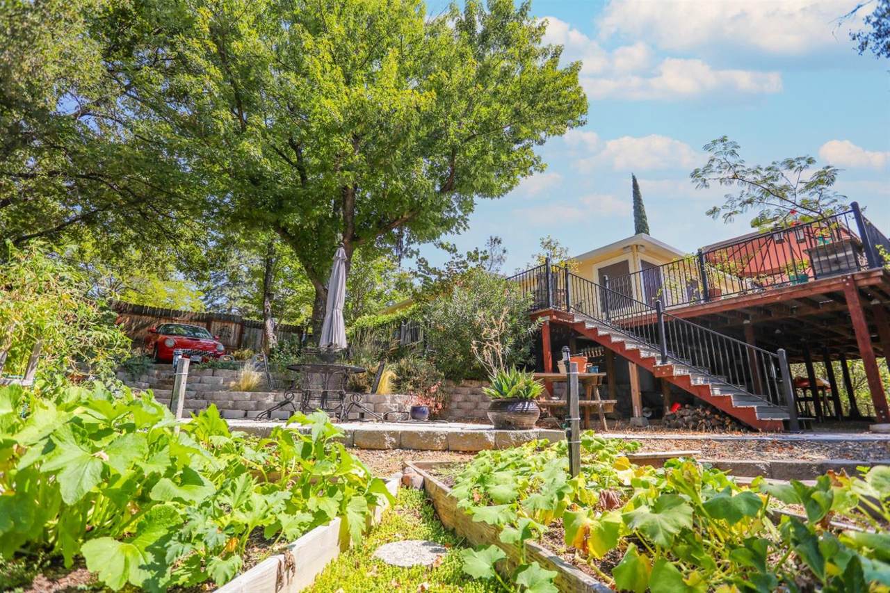 2712 Crestview Drive - Photo 1