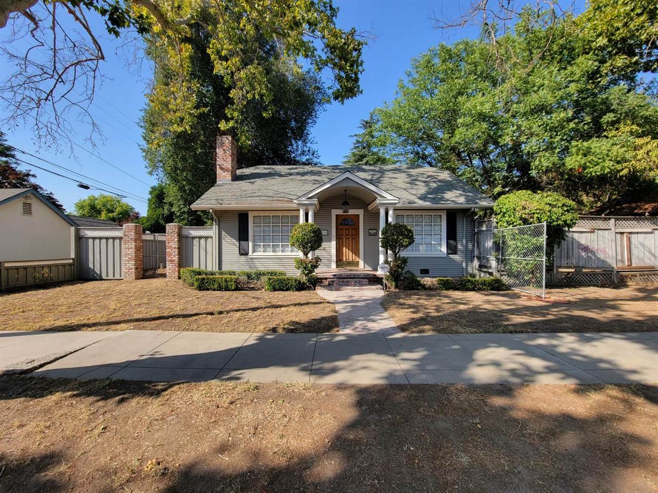 215 Stoddard Avenue - Photo 1