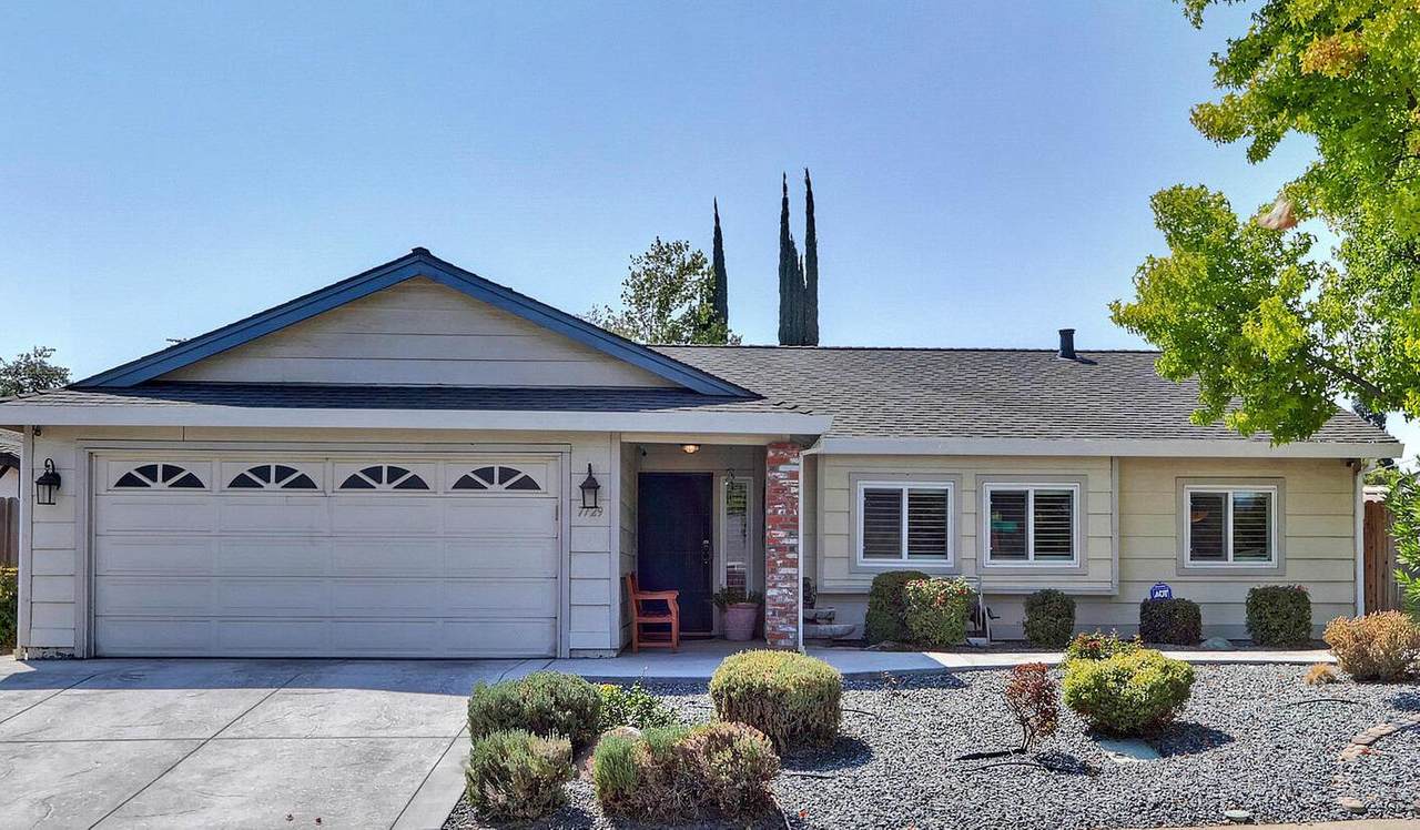 7729 Chipmunk Way - Photo 1