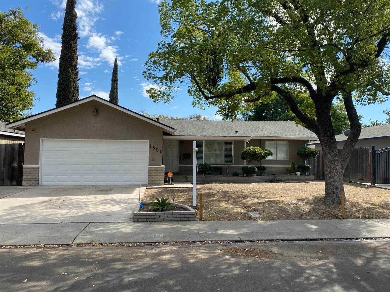 1804 Glaston Ave - Photo 1