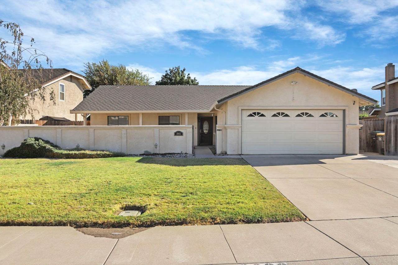 3862 Spinnaker Way - Photo 1