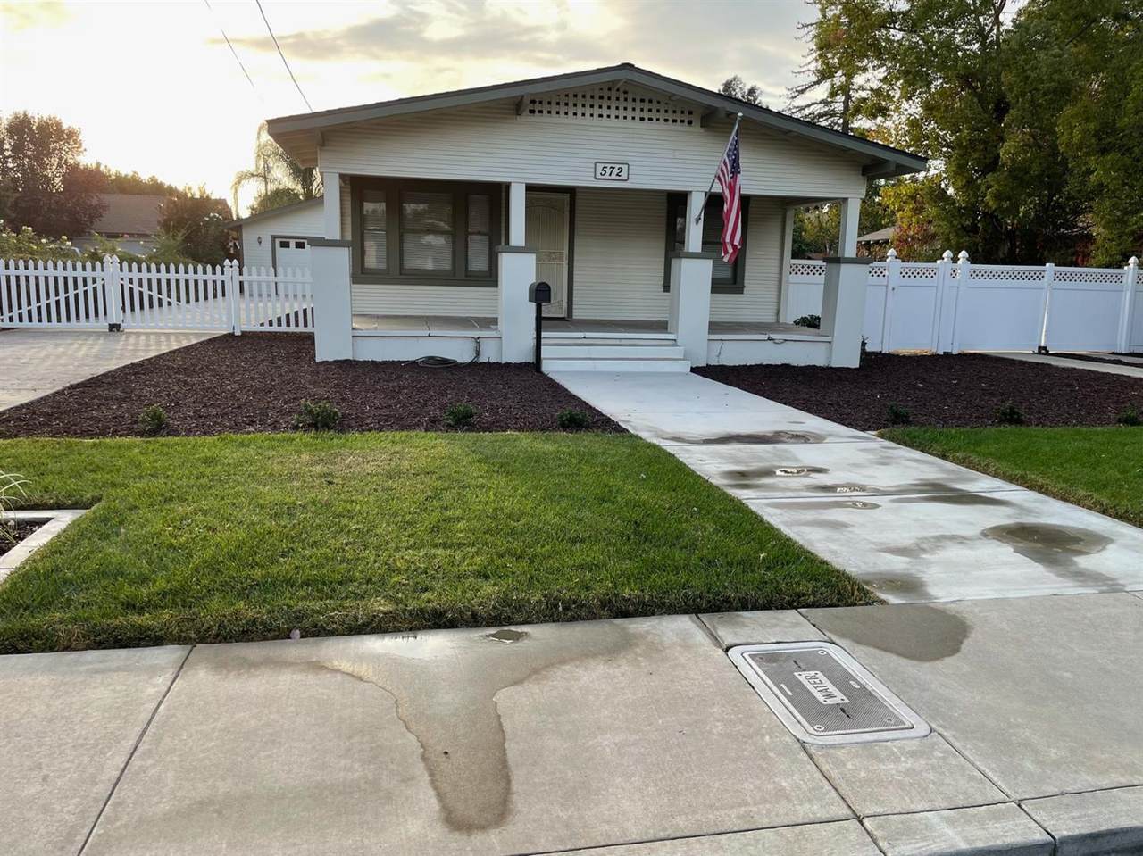572 Eucalyptus Avenue - Photo 1