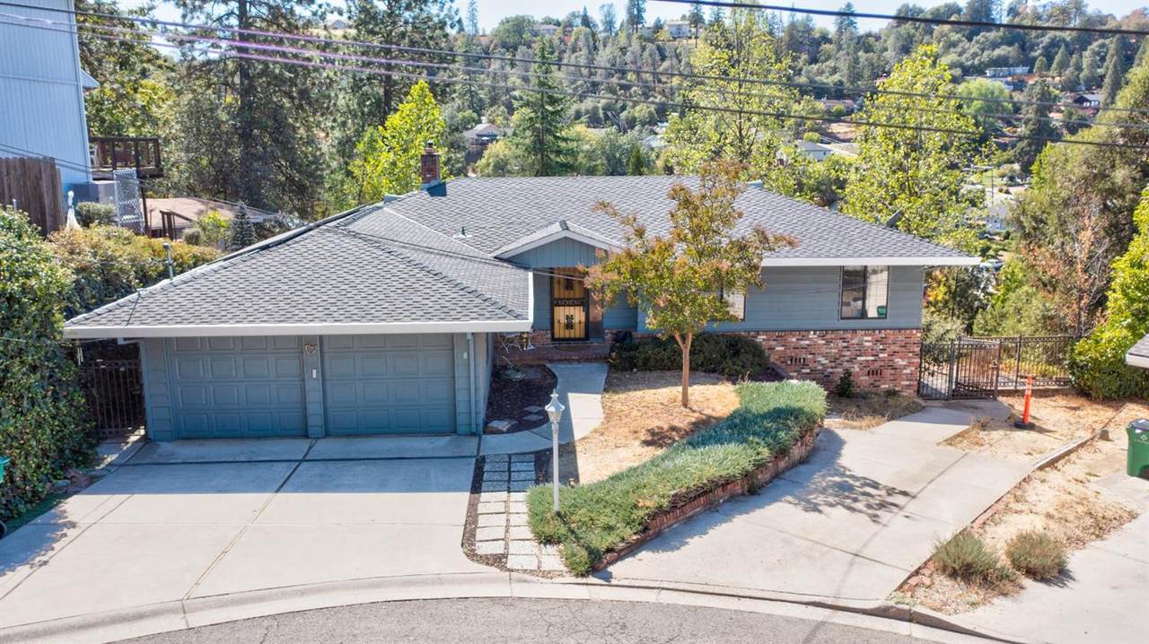 806 Blue Bell Court - Photo 1