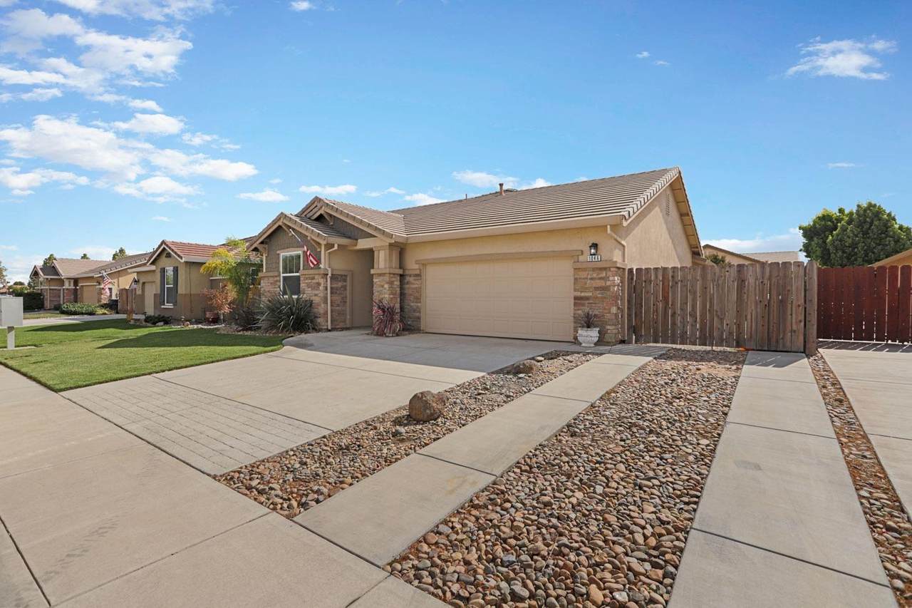 1046 Shady Grove Street - Photo 1