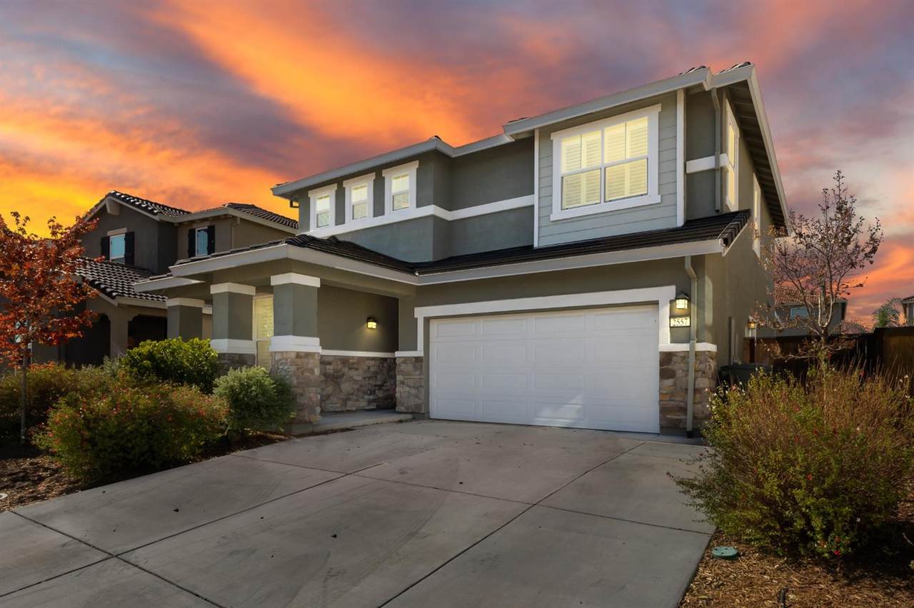 2557 Mead Way - Photo 1