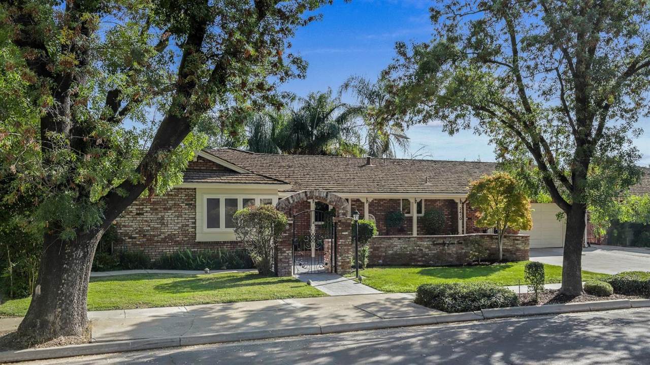 2410 Sherwood Avenue - Photo 1