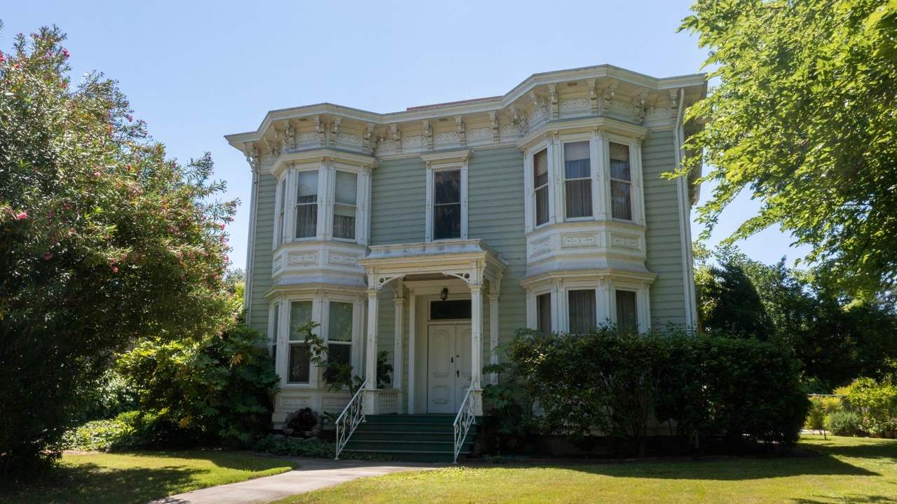 976 Franklin Avenue - Photo 1