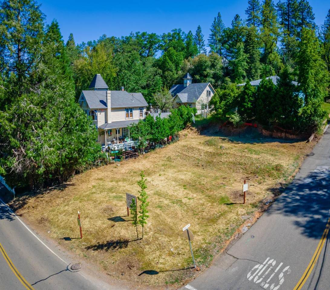 965 Thompson - Photo 1