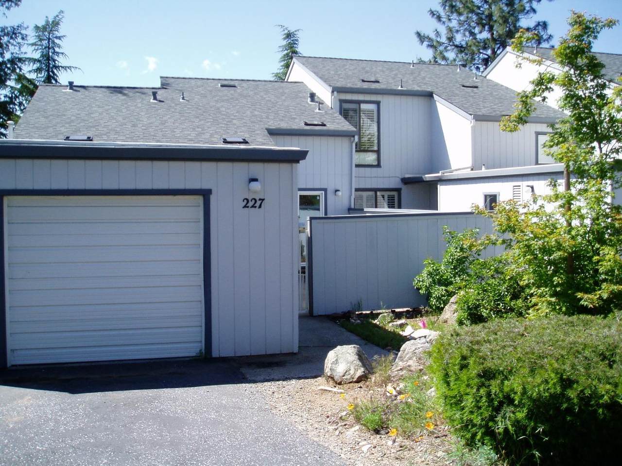 227 Woodside Court - Photo 1