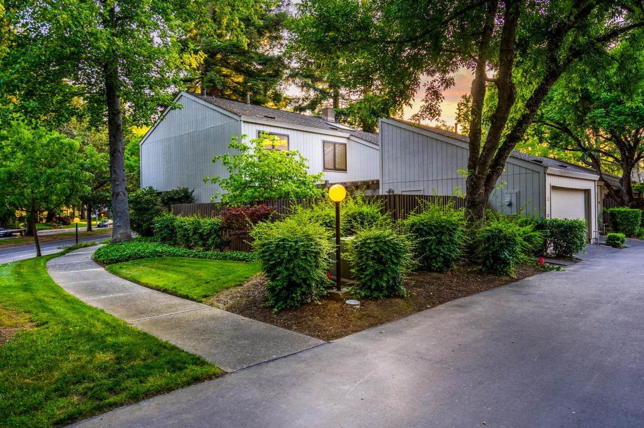 813 Dunbarton Circle - Photo 1