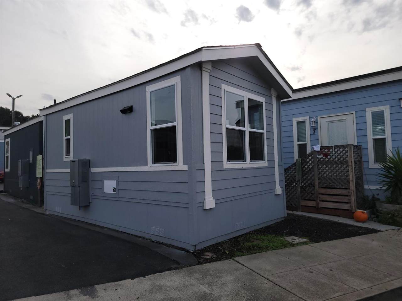 1468 Grand Avenue - Photo 1