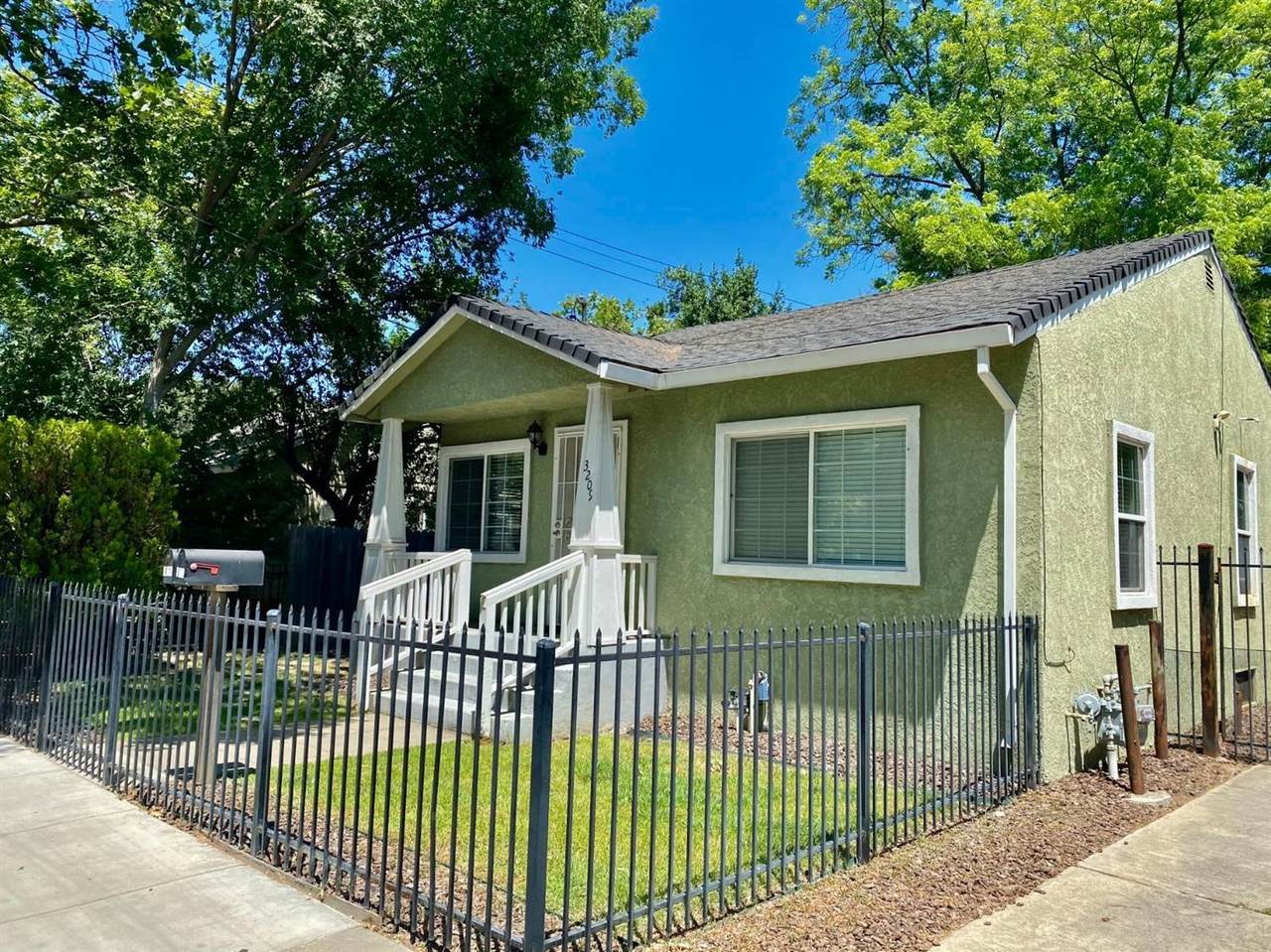 3209 33rd Street - Photo 1