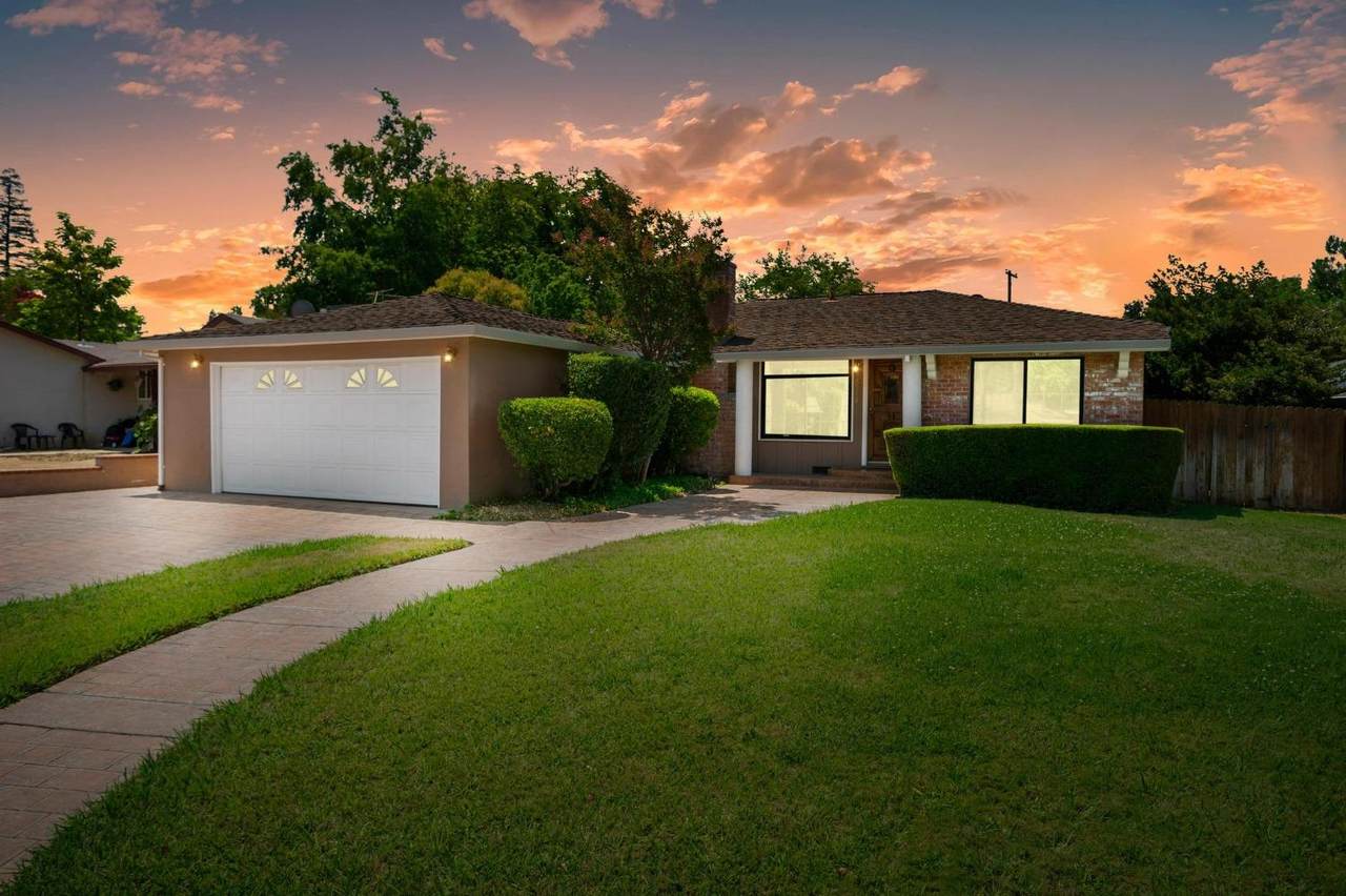 6912 Lincoln Oaks Drive - Photo 1