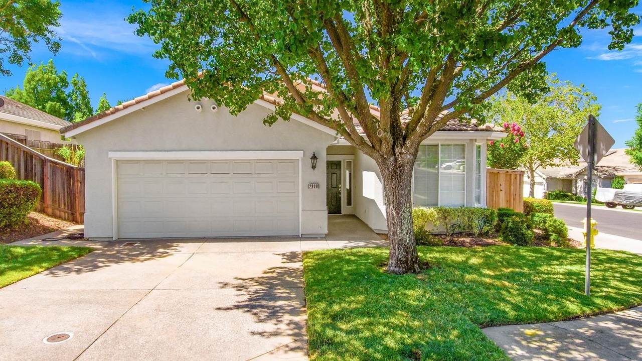 2900 Greens Court - Photo 1