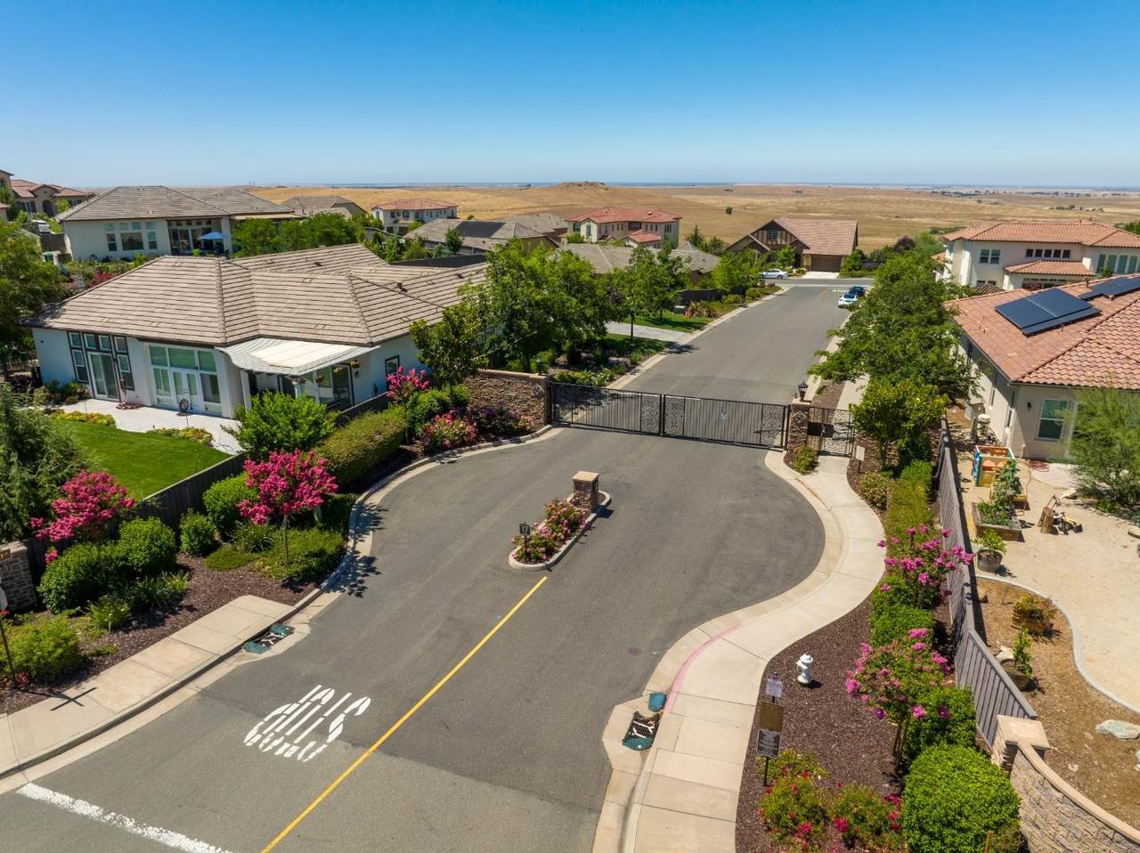 415 Loganberry Court - Photo 1