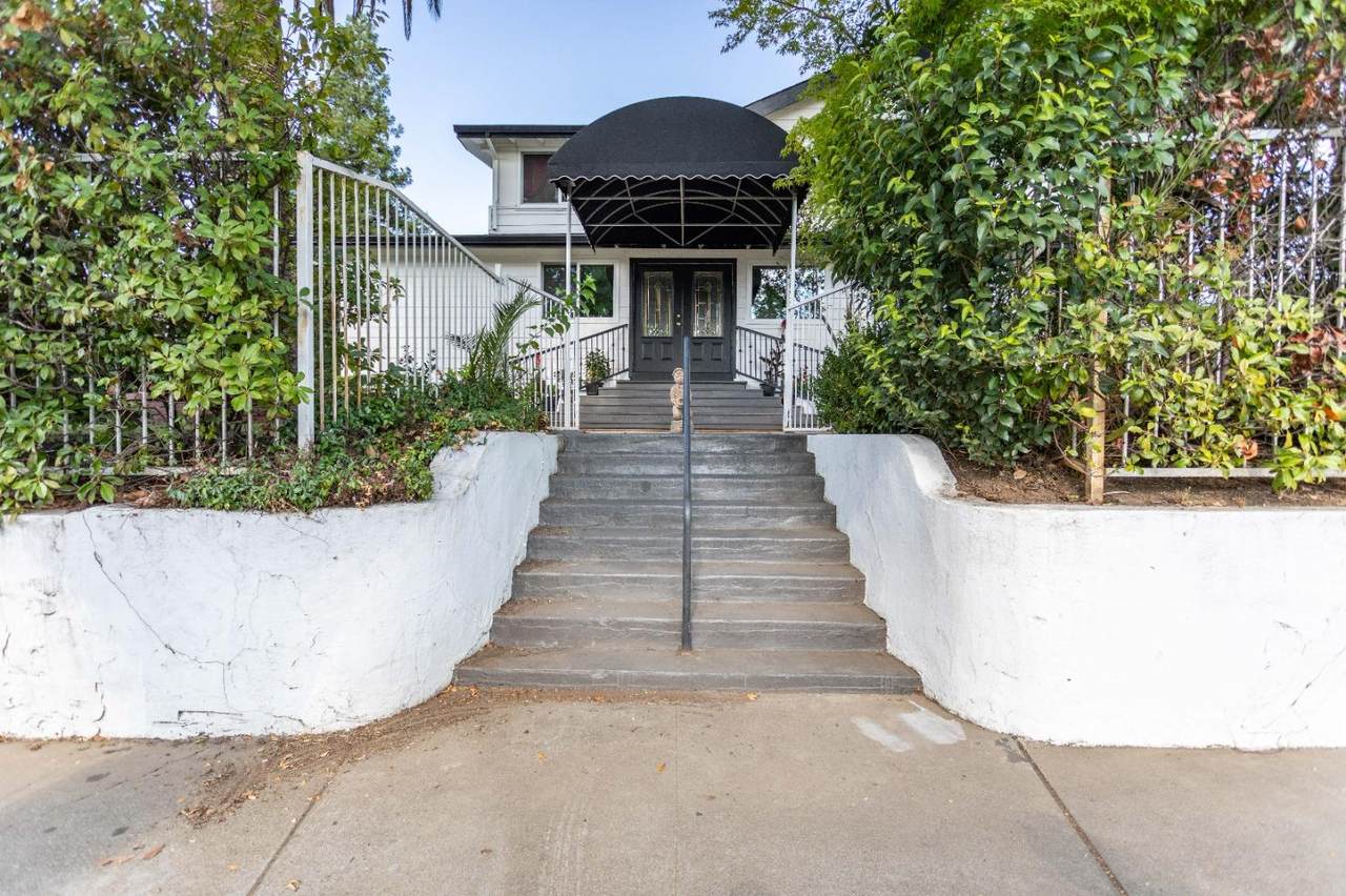 315 Washington Boulevard - Photo 1