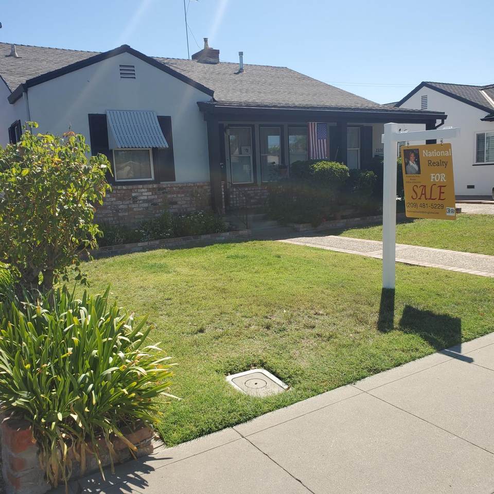 2228 2228 N Yosemite St - Photo 1