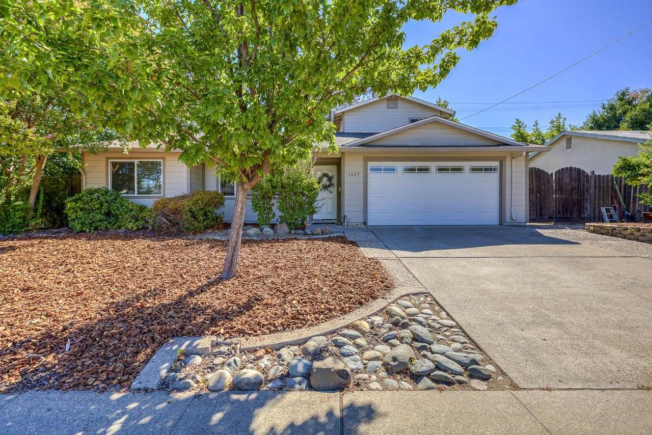 1427 Sheridan Avenue - Photo 1