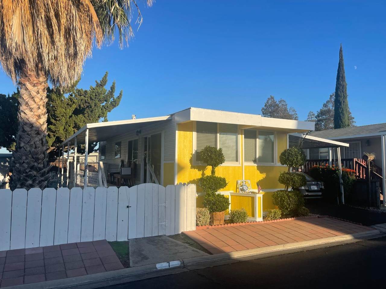 1830 Yosemite Avenue - Photo 1