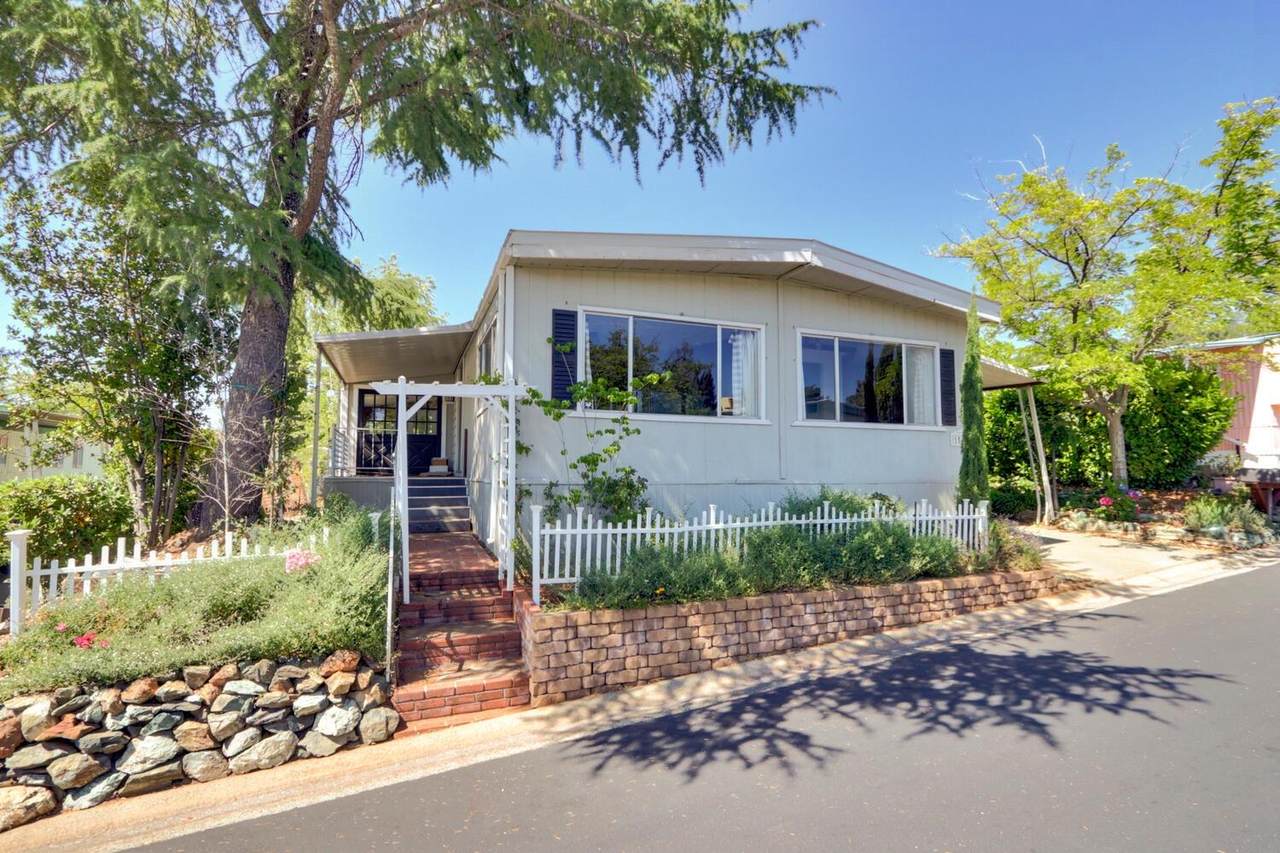 1572 Cottonwood Circle - Photo 1