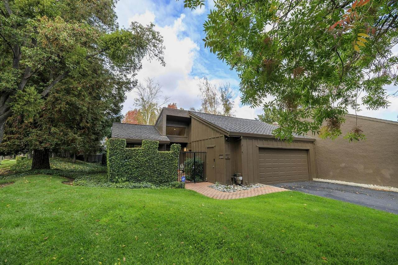 1817 Edgebrook Drive - Photo 1