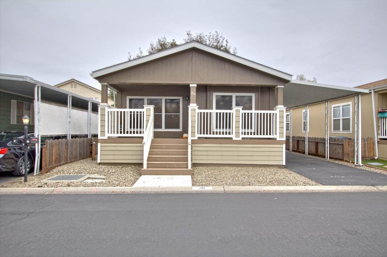 39 Clipper Lane - Photo 1