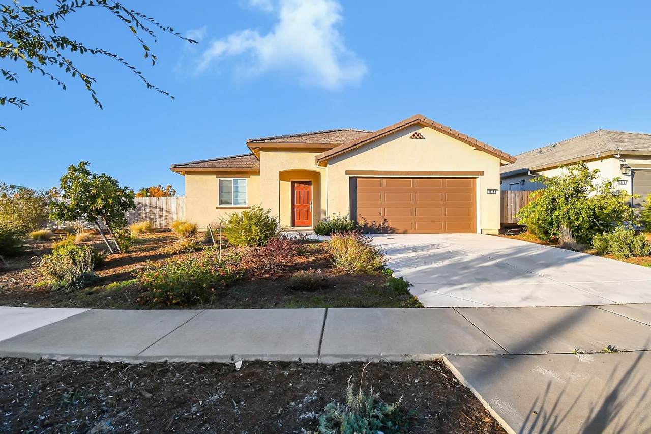 1315 Deerwood - Photo 1
