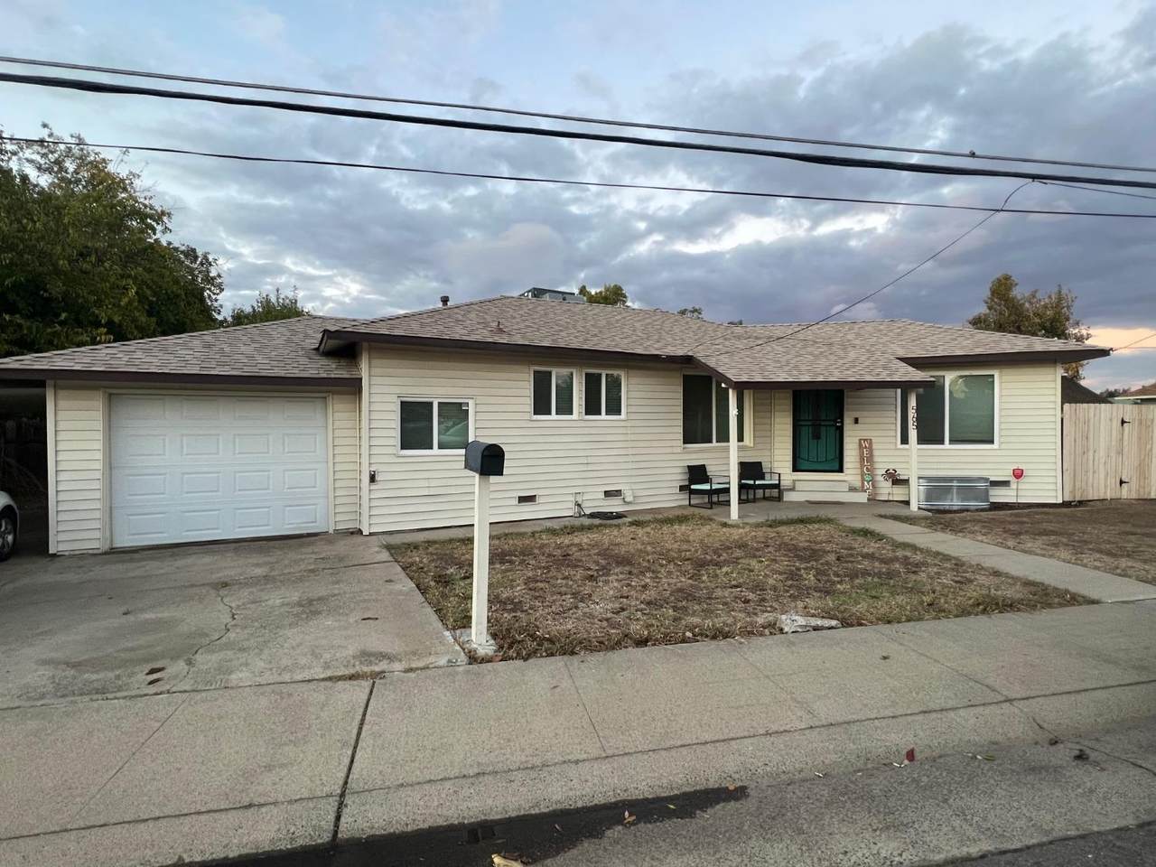 565 G Street - Photo 1