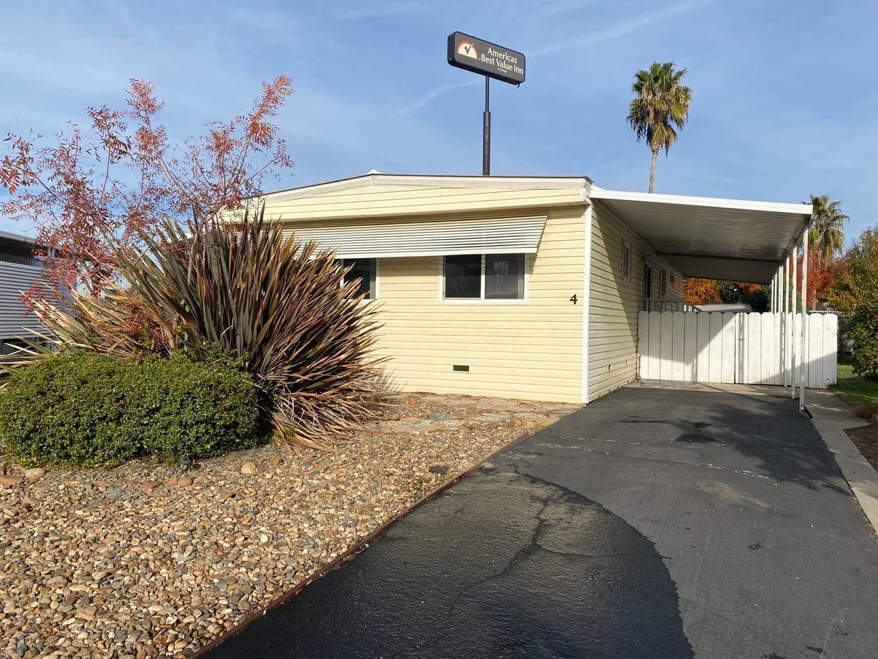 1830 Yosemite Avenue - Photo 1