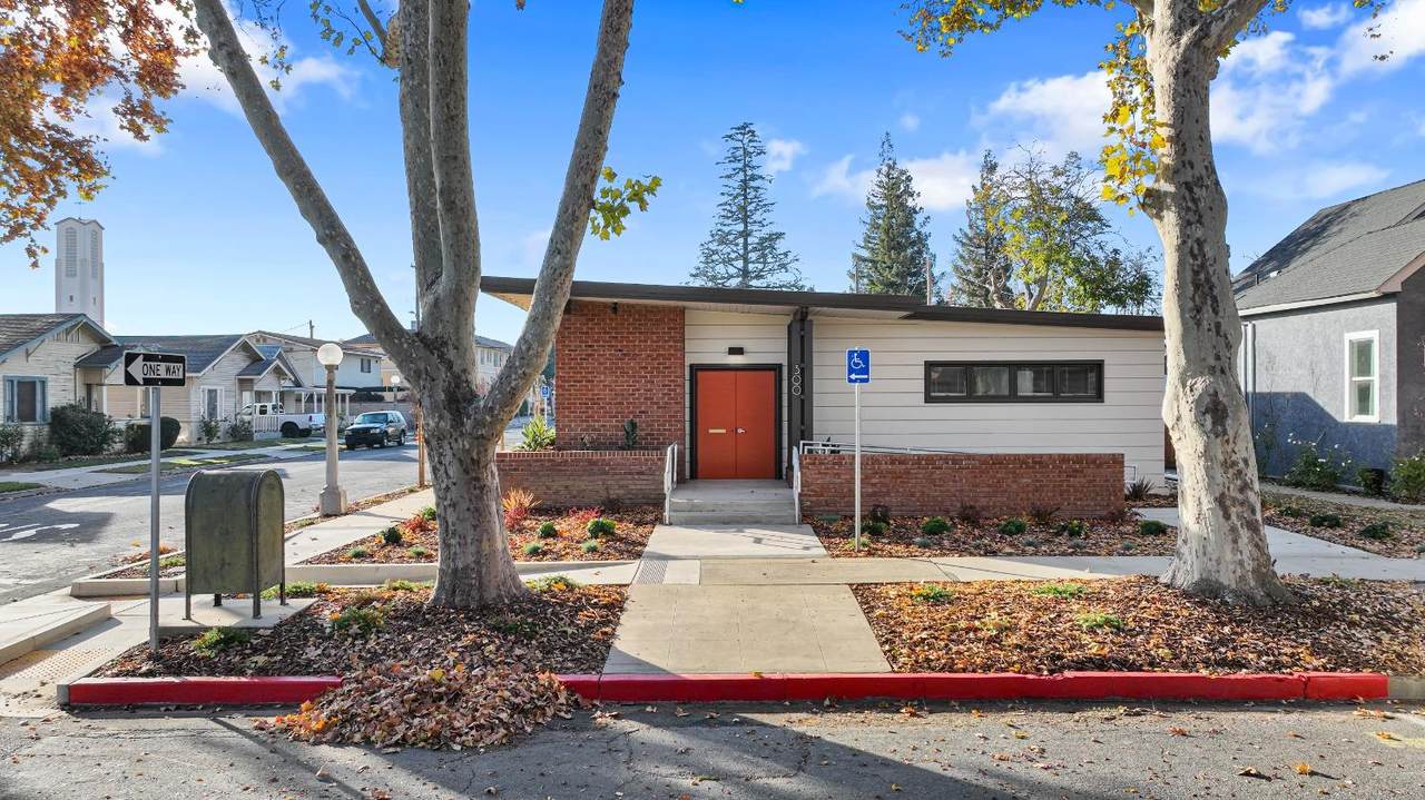 300 Oak Street - Photo 1