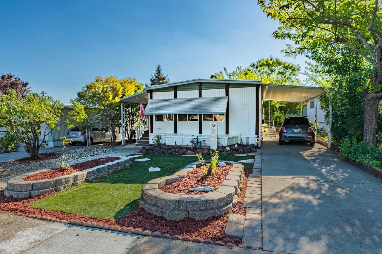 62 Goldenrod Avenue - Photo 1