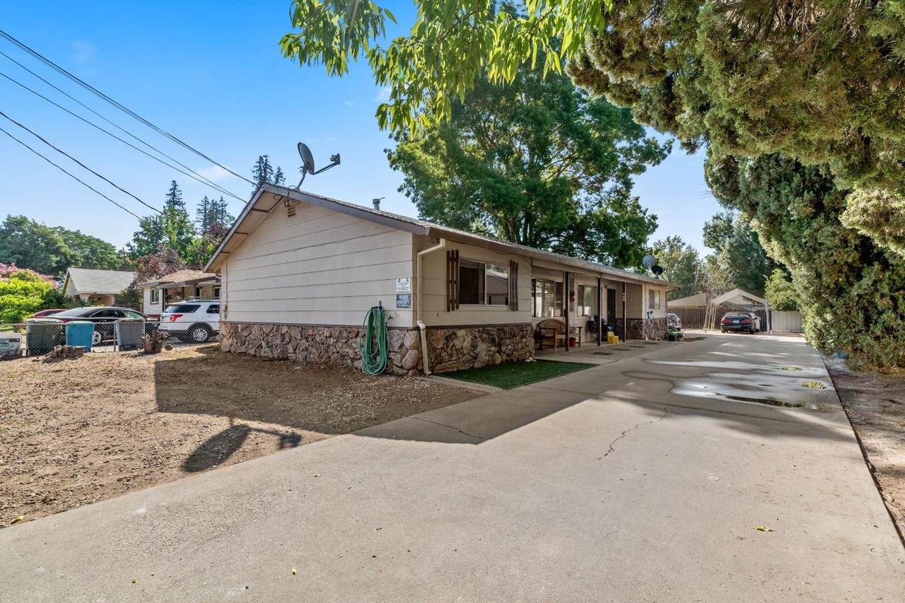 320 Moore Avenue - Photo 1