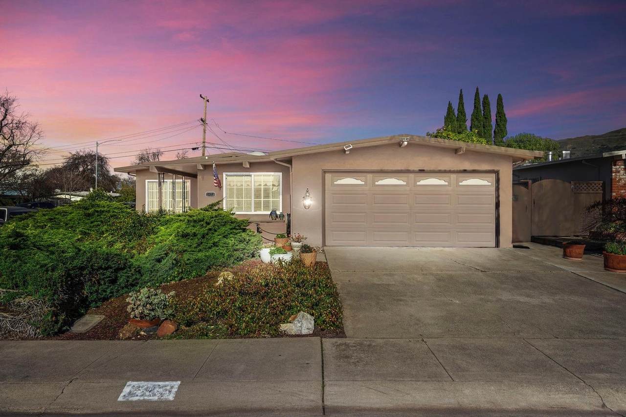 1503 Albany Court - Photo 1