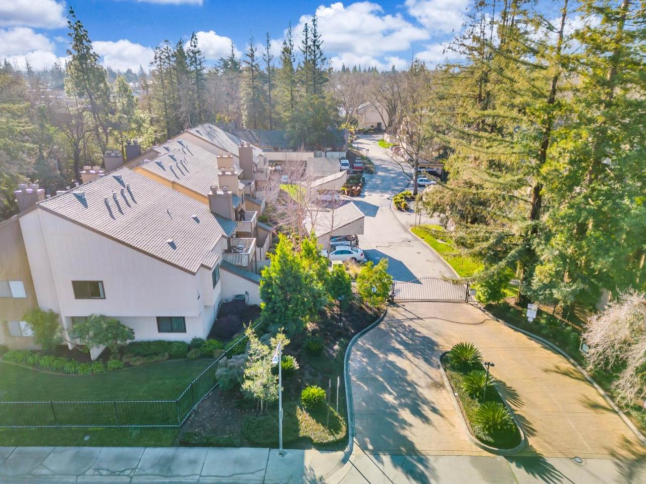 548 Woodside Oaks - Photo 1