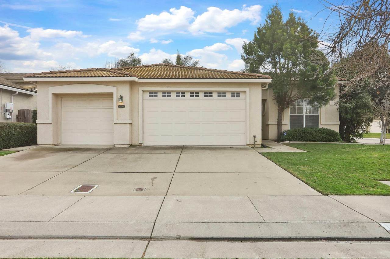 10012 River View Circle - Photo 1