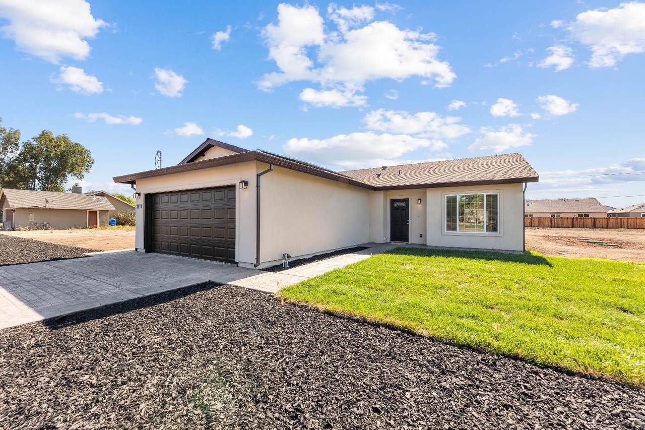 1458 Buttercup Lane - Photo 1
