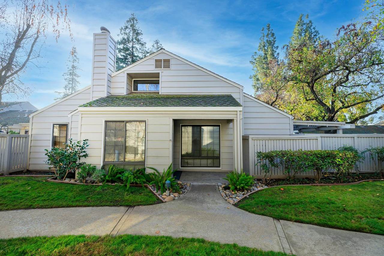 2716 Sherwood Avenue - Photo 1