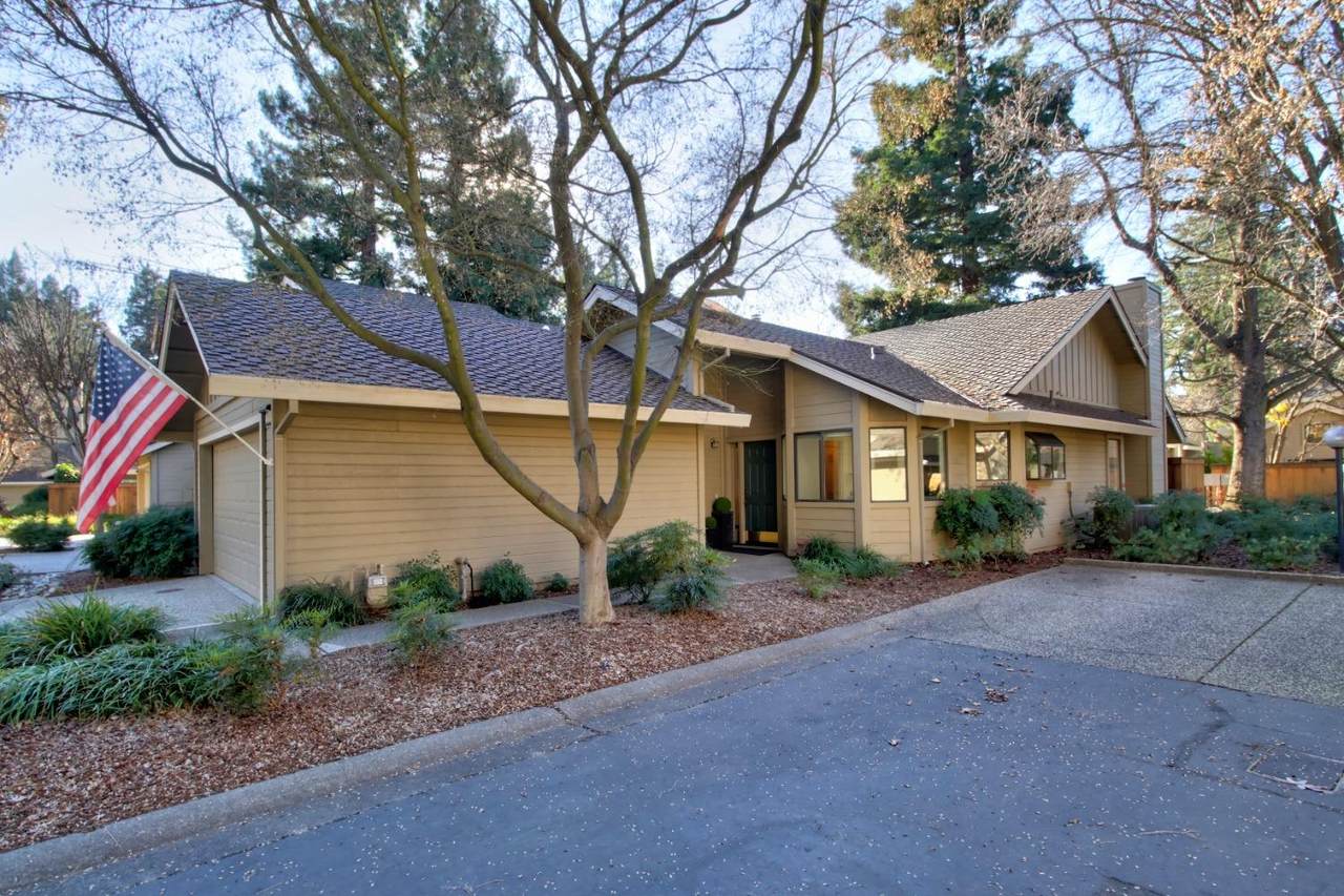 2068 University Park Drive - Photo 1