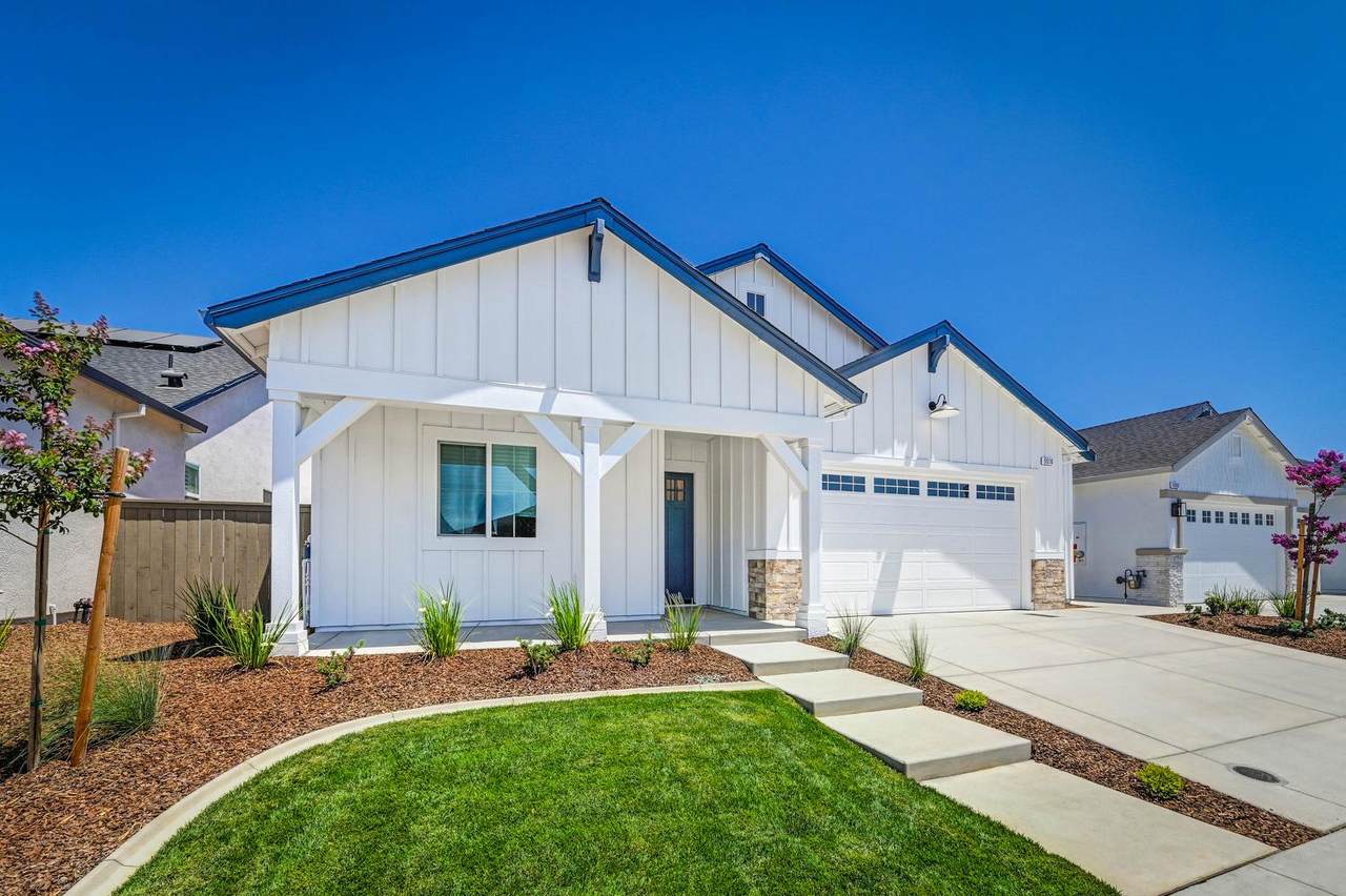 5016 Rialto Drive - Photo 1