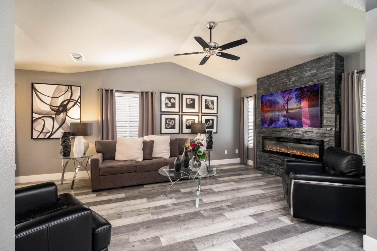 2648 Parklane - Photo 1