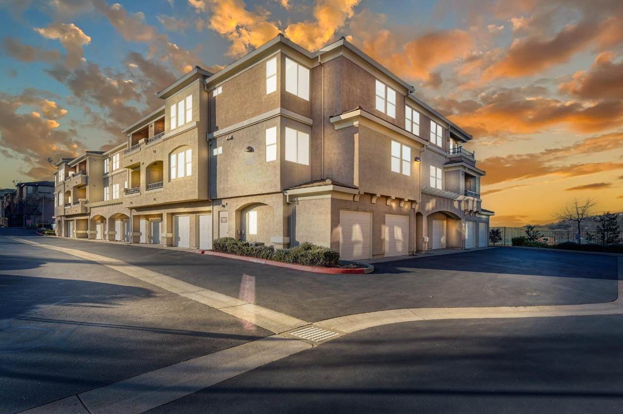 300 Moon Circle - Photo 1