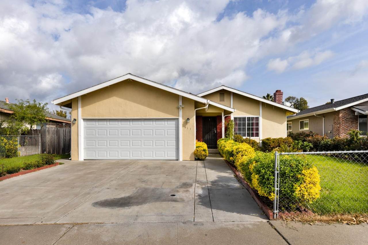 617 Clinton Drive - Photo 1