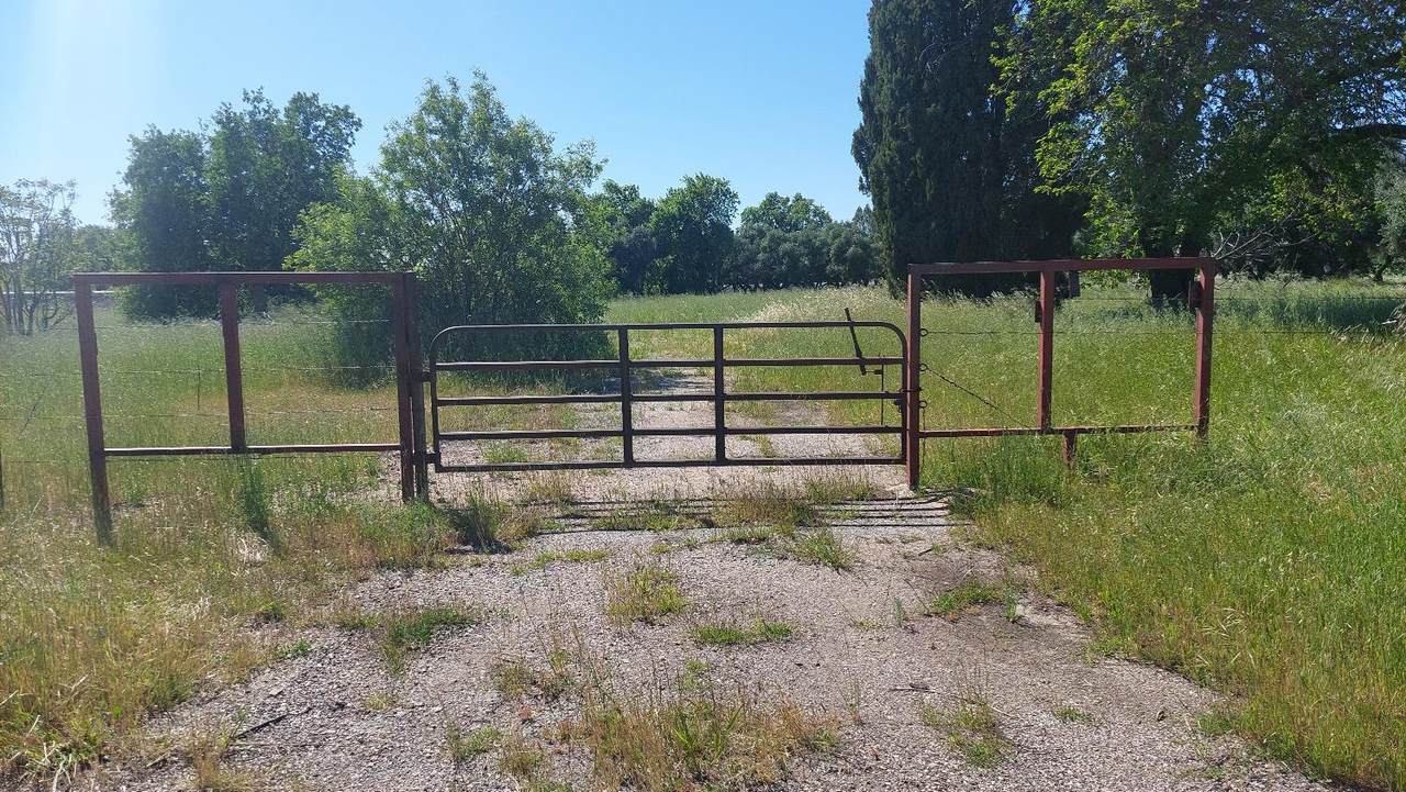 2915 99W Highway - Photo 1