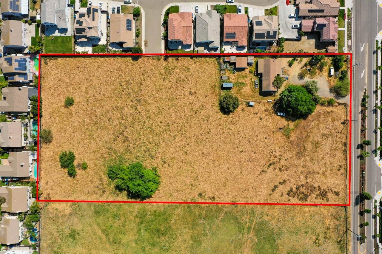 1957 Woodward Avenue - Photo 1