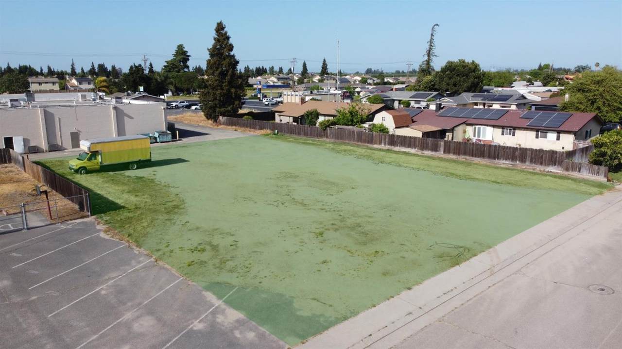 2226 Edmart - Photo 1