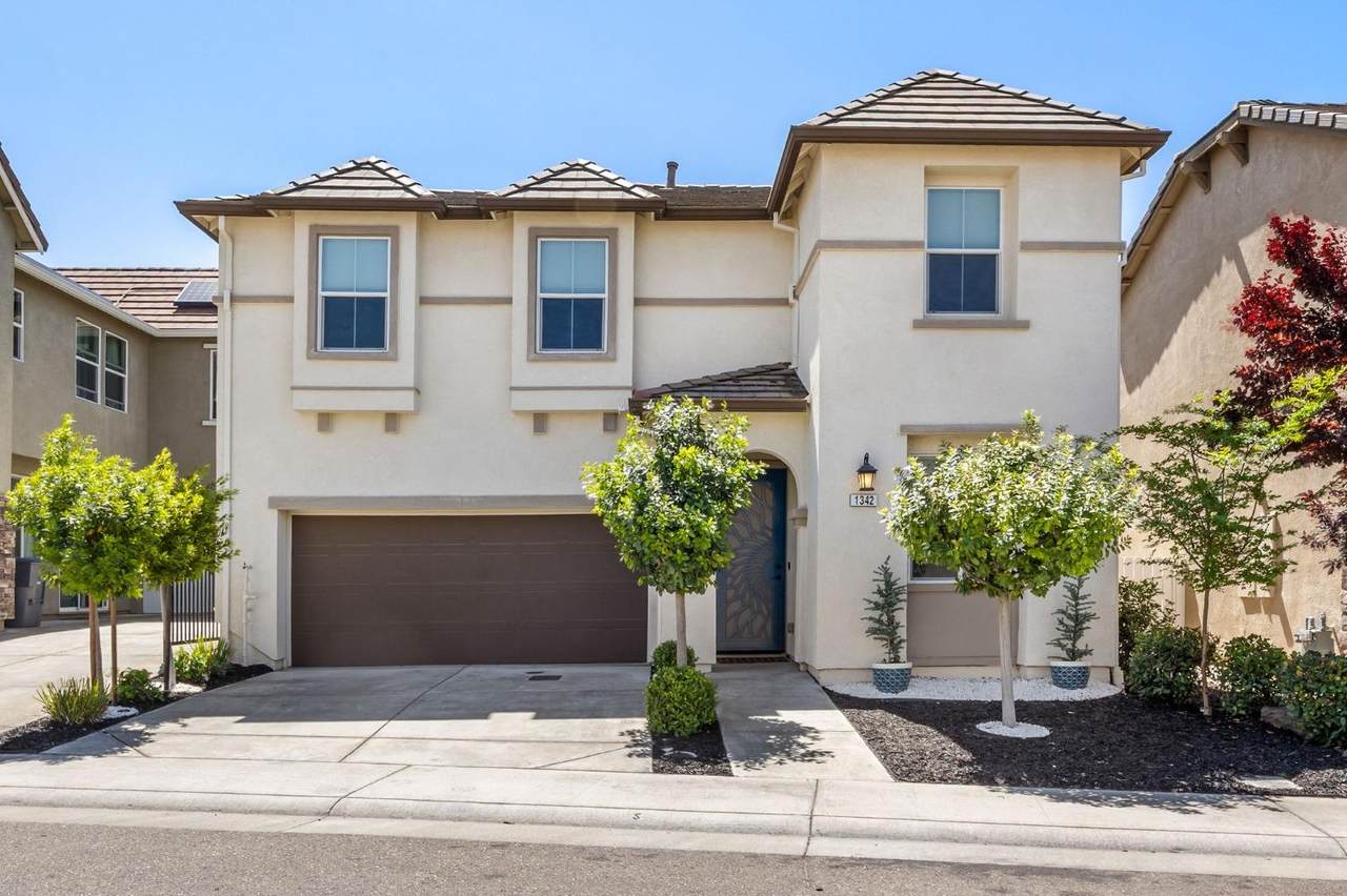 1342 Larkspur Drive - Photo 1