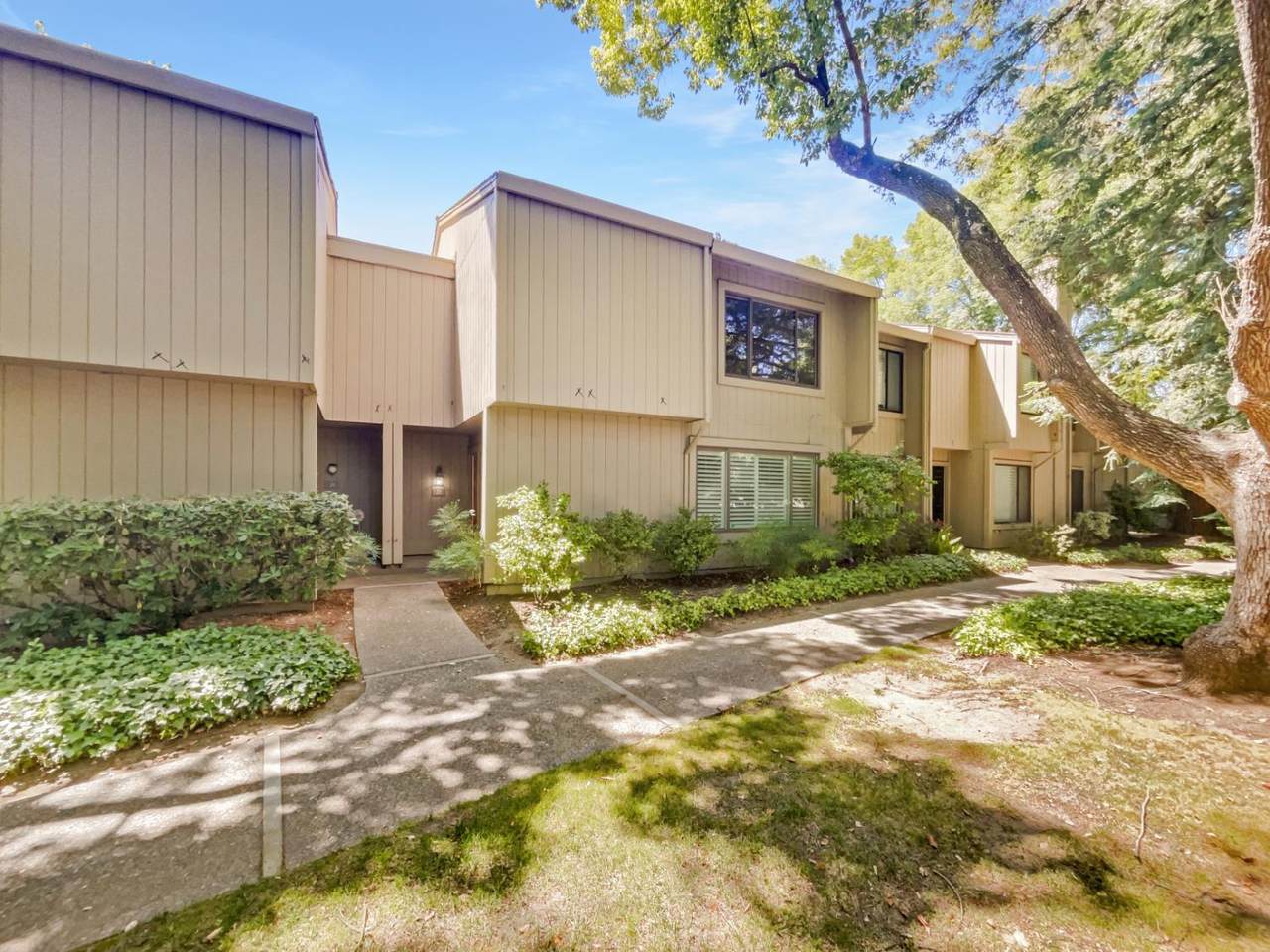 22 Adelphi Court - Photo 1
