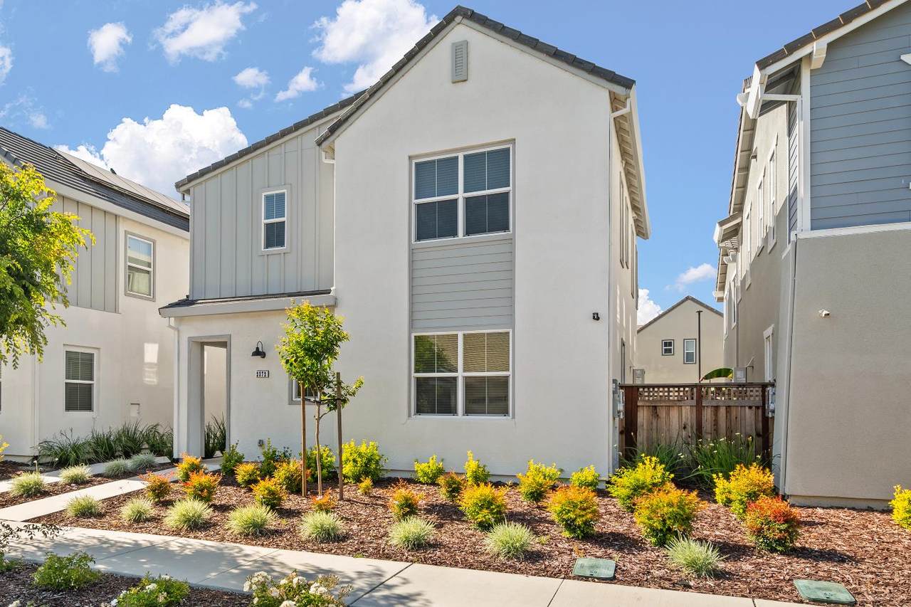 2372 Garden Farms Avenue - Photo 1