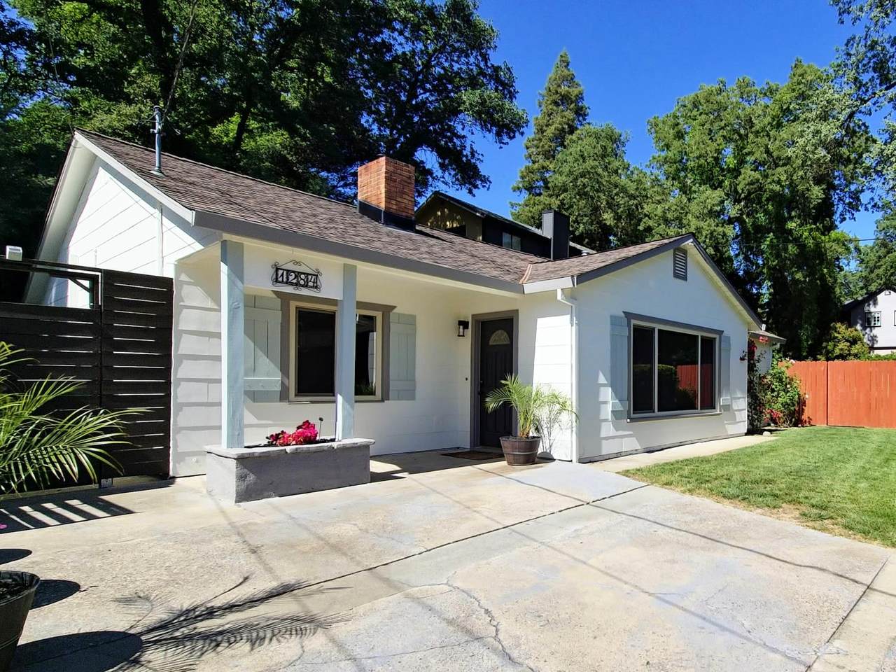 1284 Roxie Way - Photo 1
